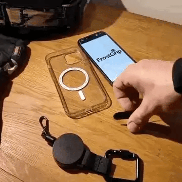 SafeClip Pro™ – Protejează telefonul și cheile în locurile aglomerate